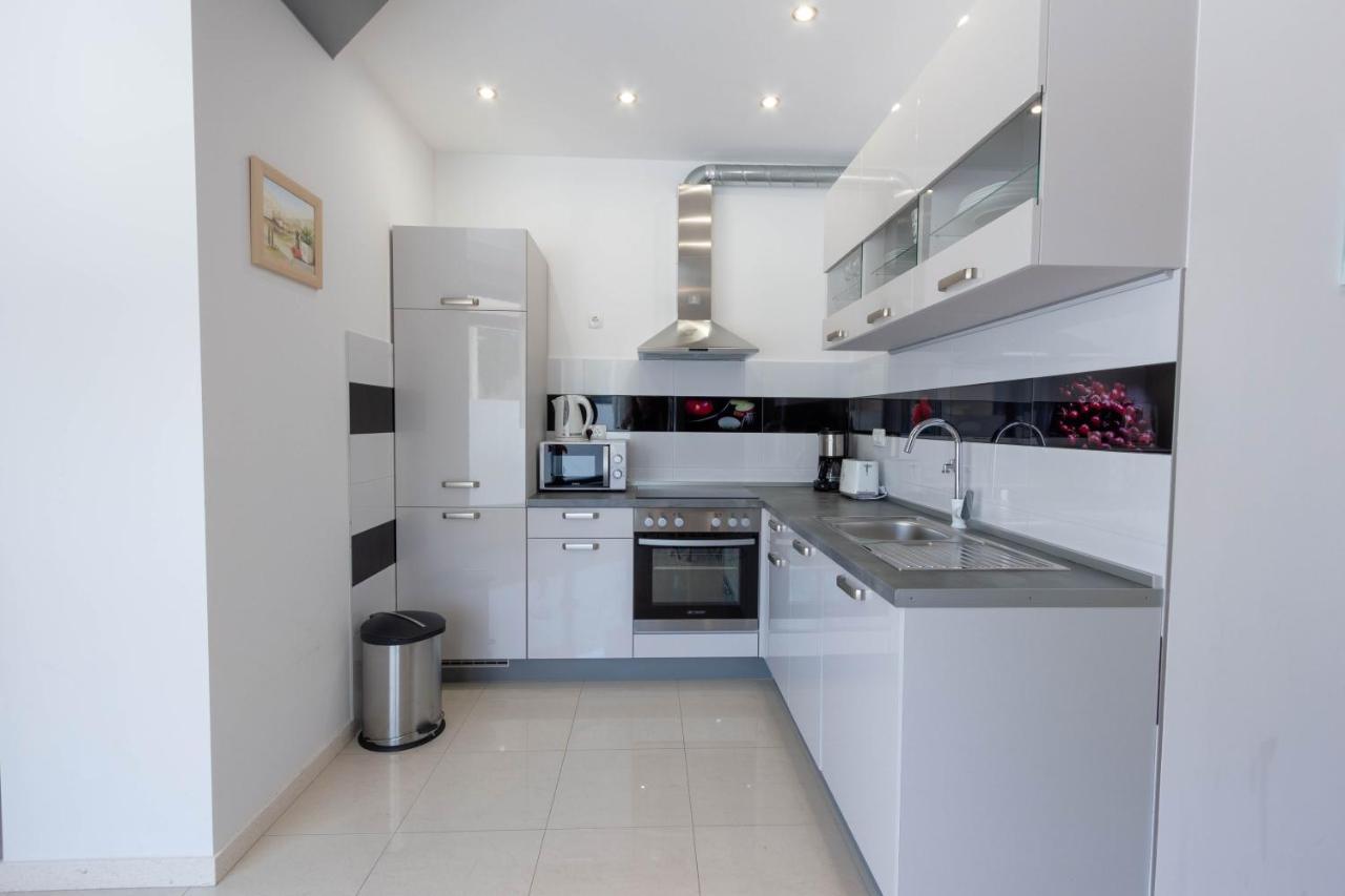 Apartman Dora Подстрана Екстериор снимка